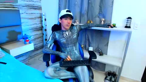 Snapshot of twinslovers_ chatting on October 20, 10:35 pm    online show from October 20, 10:35 pm