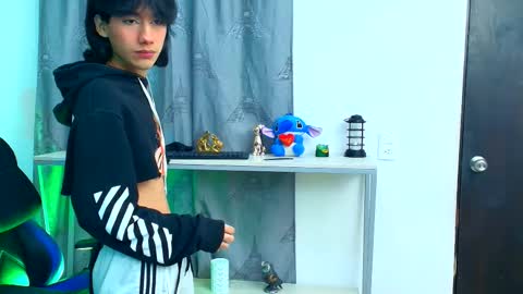 Snapshot of twinslovers_ chatting on October 18, 9:42 pm    online show from October 18, 9:42 pm