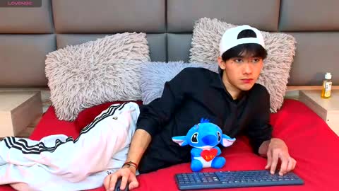 Snapshot of twinslovers_ chatting on October 24, 12:45 am    online show from October 24, 12:45 am