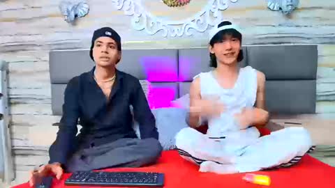 Snapshot of twinslovers_ chatting on September 23, 8:41 pm    online show from September 23, 8:41 pm