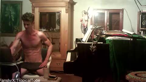 TobeBritta online show from February 3, 10:48 pm