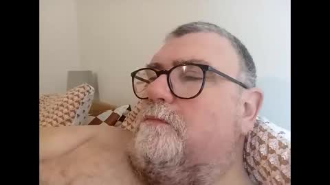 twohats2810 online show from February 14, 2:23 pm