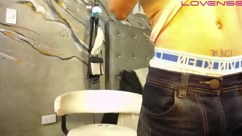 Snapshot of tyl3r_coop3r chatting on October 21, 4:48 am tyl3r_coop3r online show from October 21, 4:48 am