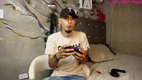 Snapshot of tyl3r_coop3r chatting on September 17, 2:45 am tyl3r_coop3r online show from September 17, 2:45 am