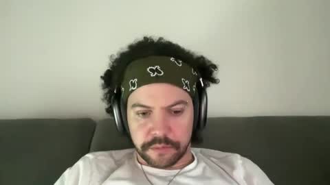 Tyleruzi online show from December 19, 10:32 pm