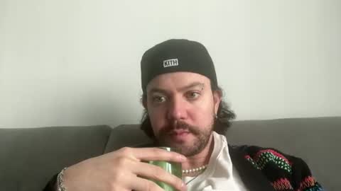 Tyleruzi online show from December 4, 6:39 pm