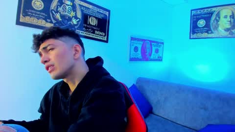 Snapshot of tylerwhiite_ chatting on January 14, 2:50 am   online show from January 14, 2:50 am