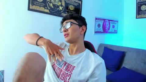 Snapshot of tylerwhiite_ chatting on February 1, 2:58 am   online show from February 1, 2:58 am