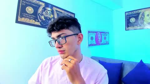 Snapshot of tylerwhiite_ chatting on January 18, 2:51 am   online show from January 18, 2:51 am