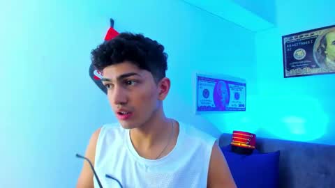 Snapshot of tylerwhiite_ chatting on December 15, 3:13 am   online show from December 15, 3:13 am