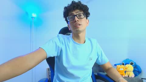 Snapshot of tylerwhiite_ chatting on October 23, 3:43 am   online show from October 23, 3:43 am