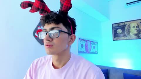 Snapshot of tylerwhiite_ chatting on December 3, 2:56 am   online show from December 3, 2:56 am