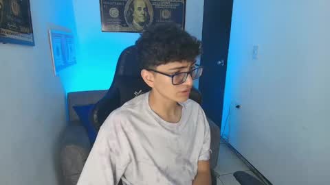 Snapshot of tylerwhiite_ chatting on February 27, 3:25 am   online show from February 27, 3:25 am
