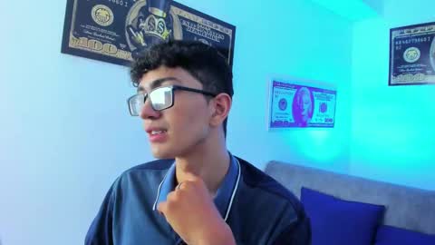 Snapshot of tylerwhiite_ chatting on January 28, 2:53 am   online show from January 28, 2:53 am