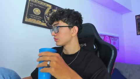 Snapshot of tylerwhiite_ chatting on March 12, 2:52 am   online show from March 12, 2:52 am