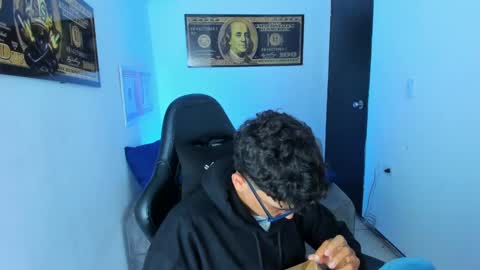 Snapshot of tylerwhiite_ chatting on February 23, 2:56 am   online show from February 23, 2:56 am