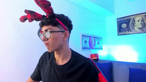 Snapshot of tylerwhiite_ chatting on December 12, 3:10 am   online show from December 12, 3:10 am