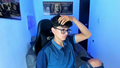 Snapshot of tylerwhiite_ chatting on March 4, 2:27 am   online show from March 4, 2:27 am