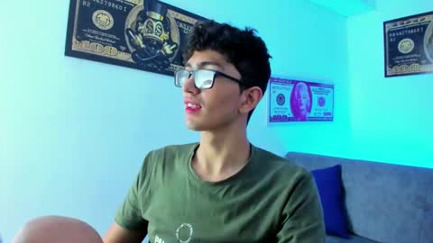 Snapshot of tylerwhiite_ chatting on February 5, 2:51 am   online show from February 5, 2:51 am