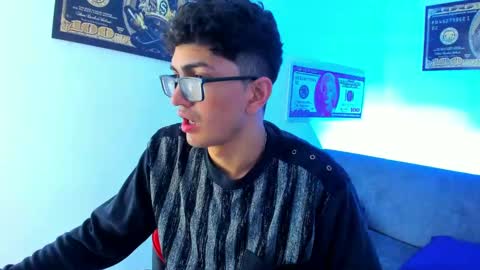 Snapshot of tylerwhiite_ chatting on January 7, 2:54 am   online show from January 7, 2:54 am