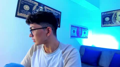 Snapshot of tylerwhiite_ chatting on January 4, 2:46 am   online show from January 4, 2:46 am