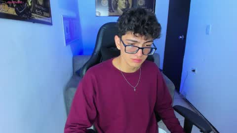 Snapshot of tylerwhiite_ chatting on March 7, 3:19 am   online show from March 7, 3:19 am