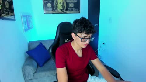 Snapshot of tylerwhiite_ chatting on February 7, 3:13 am   online show from February 7, 3:13 am