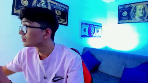 Snapshot of tylerwhiite_ chatting on January 9, 2:54 am   online show from January 9, 2:54 am