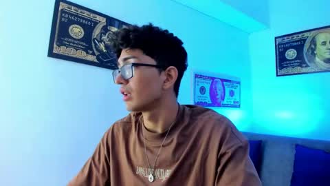 Snapshot of tylerwhiite_ chatting on December 27, 3:20 am   online show from December 27, 3:20 am