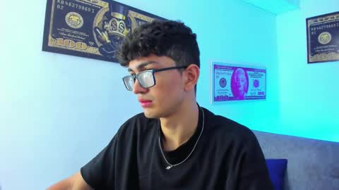 Snapshot of tylerwhiite_ chatting on January 29, 3:01 am   online show from January 29, 3:01 am