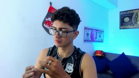 Snapshot of tylerwhiite_ chatting on December 13, 3:16 am   online show from December 13, 3:16 am