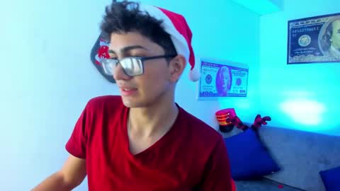 Snapshot of tylerwhiite_ chatting on December 24, 3:05 am   online show from December 24, 3:05 am