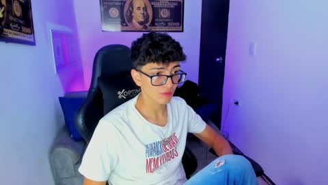 Snapshot of tylerwhiite_ chatting on February 25, 2:58 am   online show from February 25, 2:58 am