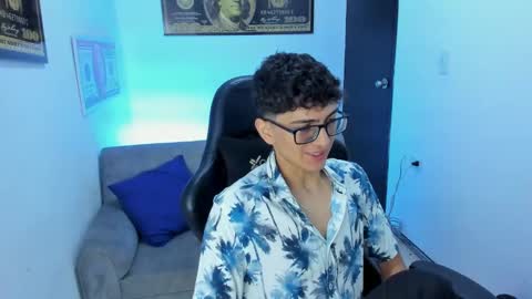 Snapshot of tylerwhiite_ chatting on February 19, 2:55 am   online show from February 19, 2:55 am