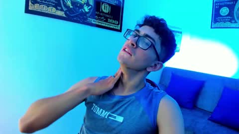 Snapshot of tylerwhiite_ chatting on January 5, 3:00 am   online show from January 5, 3:00 am