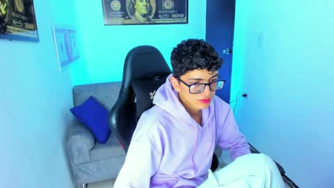 Snapshot of tylerwhiite_ chatting on February 12, 2:56 am   online show from February 12, 2:56 am