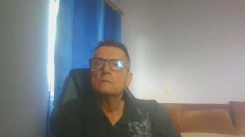 Snapshot of ulmeni7 chatting on October 28, 10:40 am ulmeni7 online show from October 28, 10:40 am