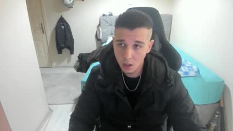 Snapshot of ulxer chatting on October 16, 8:39 pm hi im mike tyson -  online show from October 16, 8:39 pm