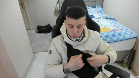 Snapshot of ulxer chatting on December 19, 8:13 pm hi im mike tyson -  online show from December 19, 8:13 pm