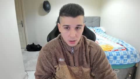 Snapshot of ulxer chatting on December 7, 11:45 pm hi im mike tyson -  online show from December 7, 11:45 pm