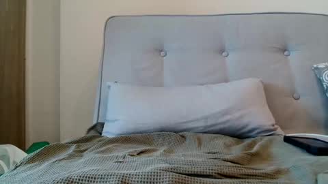 Snapshot of underground33 chatting on December 18, 3:11 pm Under  Huge cock with beautiful uncut foreskin online show from December 18, 3:11 pm