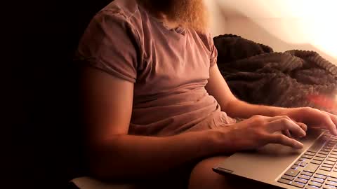 Snapshot of unknownbeard89 chatting on February 12, 1:37 pm unknownbeard89 online show from February 12, 1:37 pm