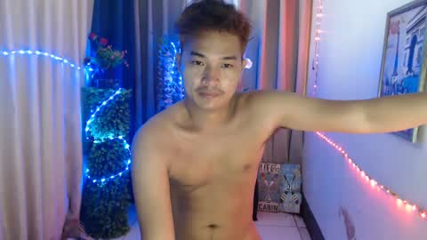 ur_hugechinito online show from January 4, 2:14 pm