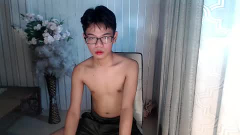 urdreamboy_doms online show from April 18, 6:15 am