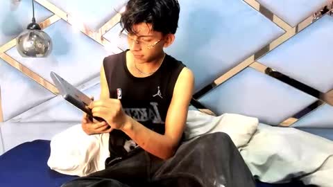 valentino lux online show from December 1, 11:24 am