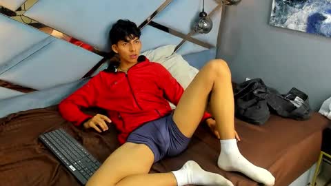 valentino lux online show from November 26, 4:37 am