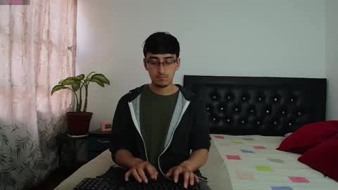 versatileguuy online show from October 6, 6:01 pm