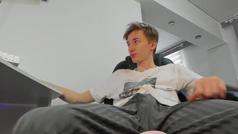 vibemygirl online show from January 30, 9:15 am