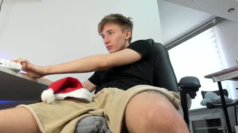 vibemygirl online show from January 1, 6:05 am