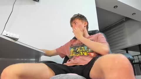 vibemygirl online show from February 9, 3:45 pm